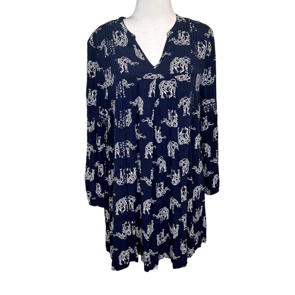 crown & ivy Dresses & Skirts - Crown & Ivy V-Neck Long Sleeve Mini Dress Size L